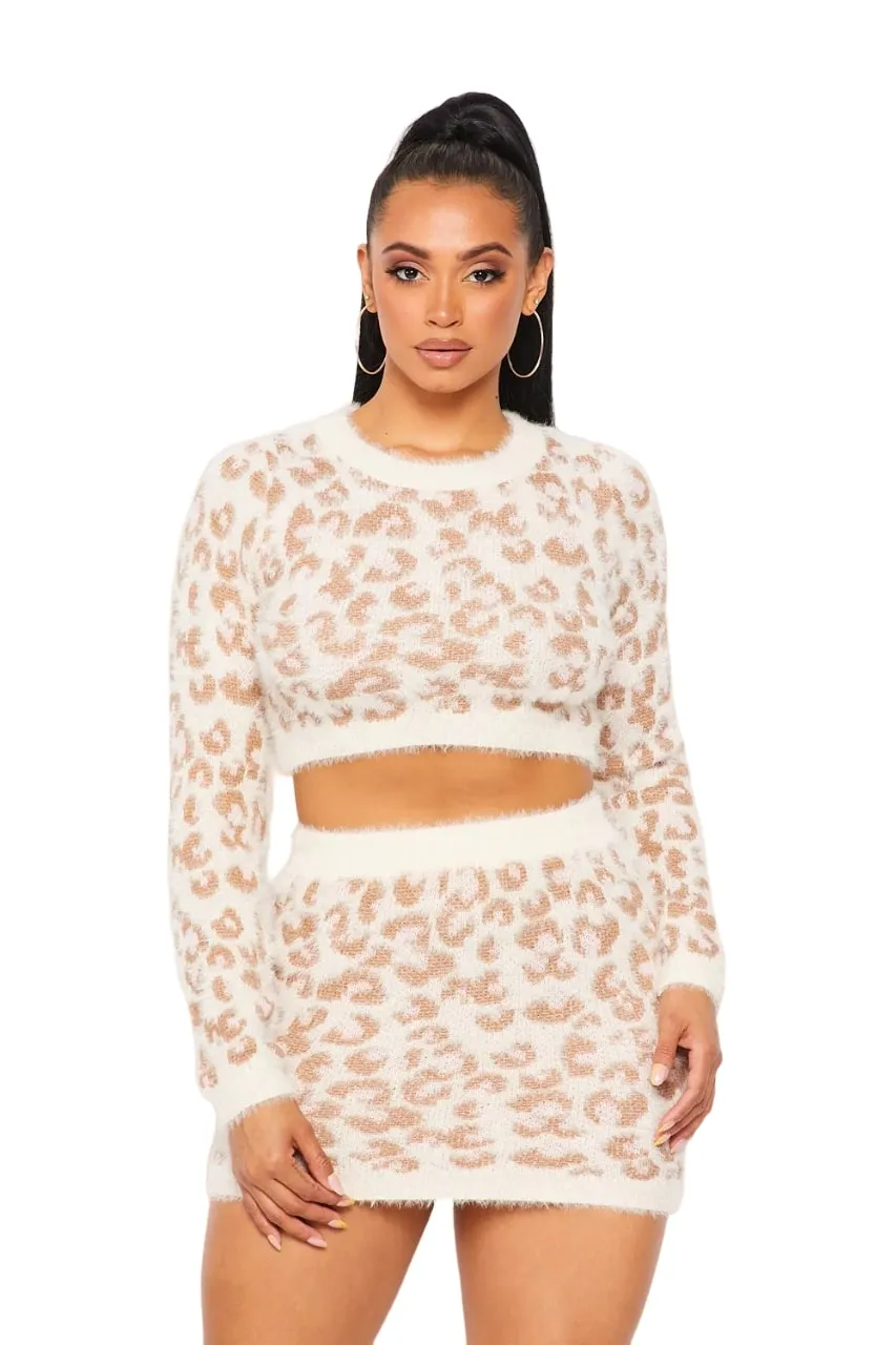 Hot & Delicious Women's Catch On Fuzzy Cheetah Cozy Long Sleeve Crew Neck Crop Top