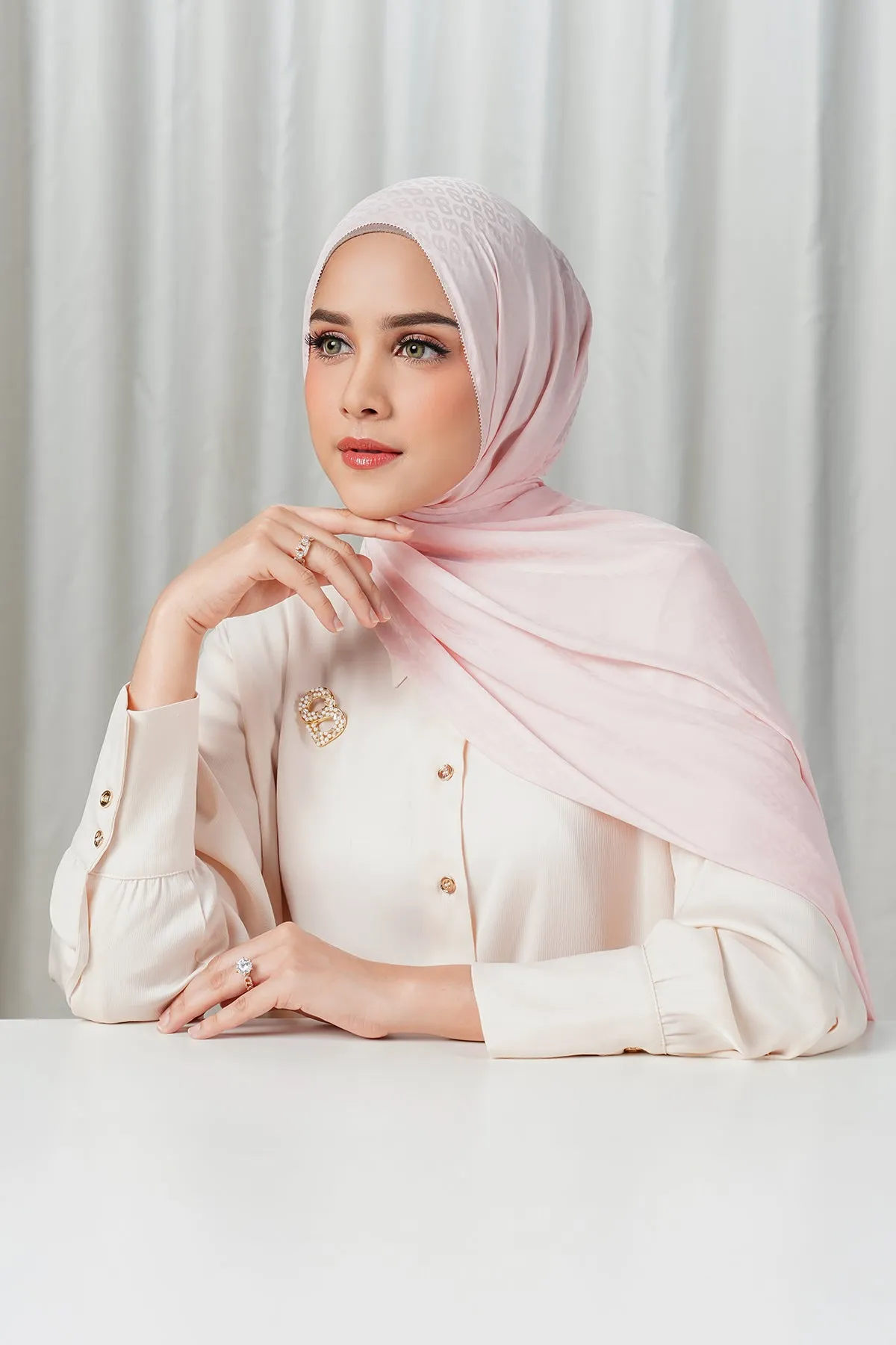 Tapis Satin Jacquard Shawl - Peachskin